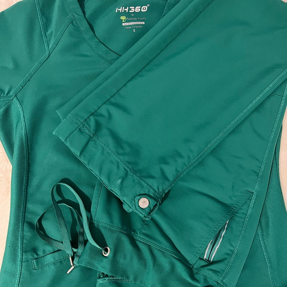 Scrubs - Picture 2 of 3